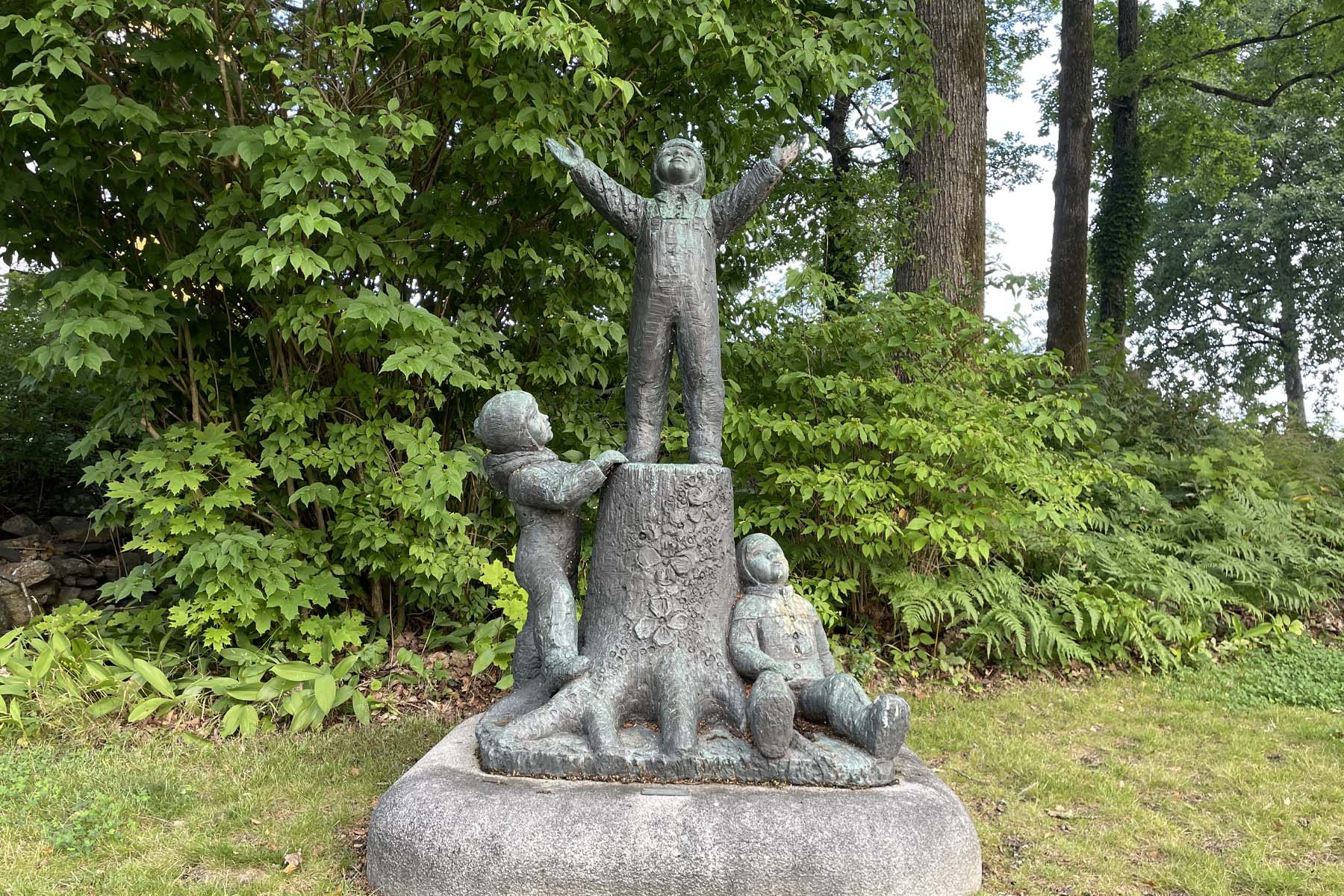 Statue på utsiden av Harebakken